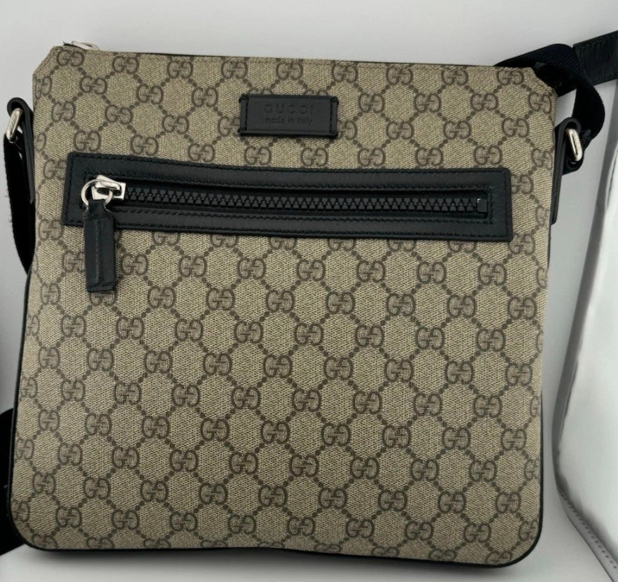 Gucci supreme gg thin messenger crossbody with black trim